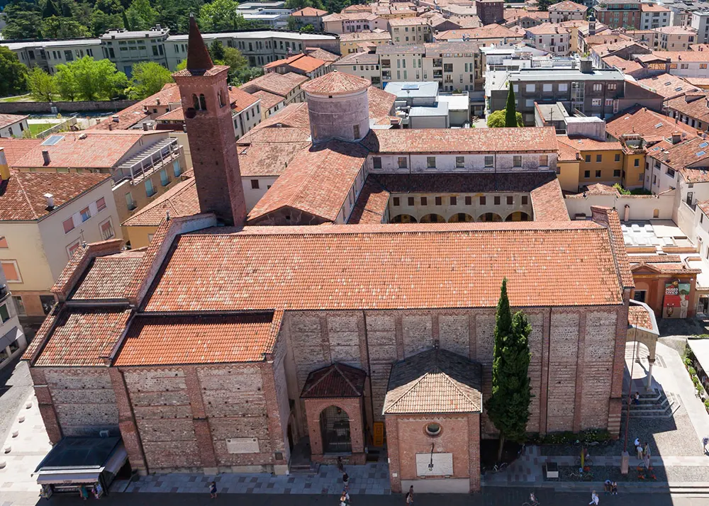 Kirche Von San Francesco - Umfeld Galleria 45